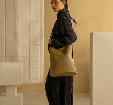 Naomi cross body shopper | wheat