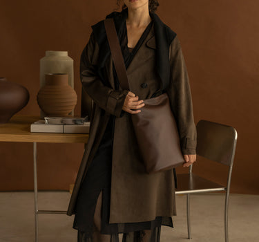 Naomi cross body shopper | dark wood