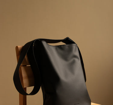 Naomi cross body shopper | black