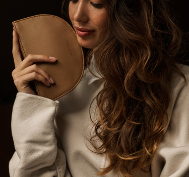 Mondo half moon wallet • peanut