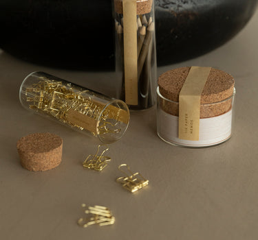 Basic desk items • paper memos