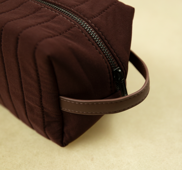 Toiletry bag • padded • mahogany